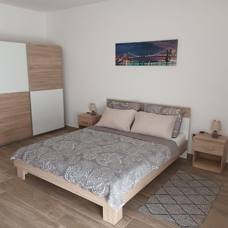 Studio Apartman Dori Pola Esterno foto