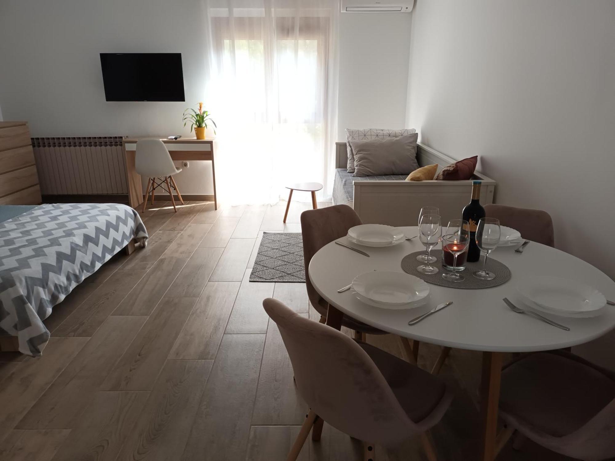 Studio Apartman Dori Pola Esterno foto