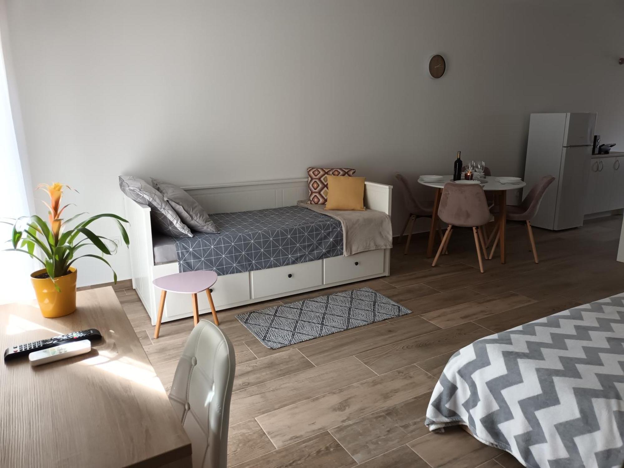 Studio Apartman Dori Pola Esterno foto