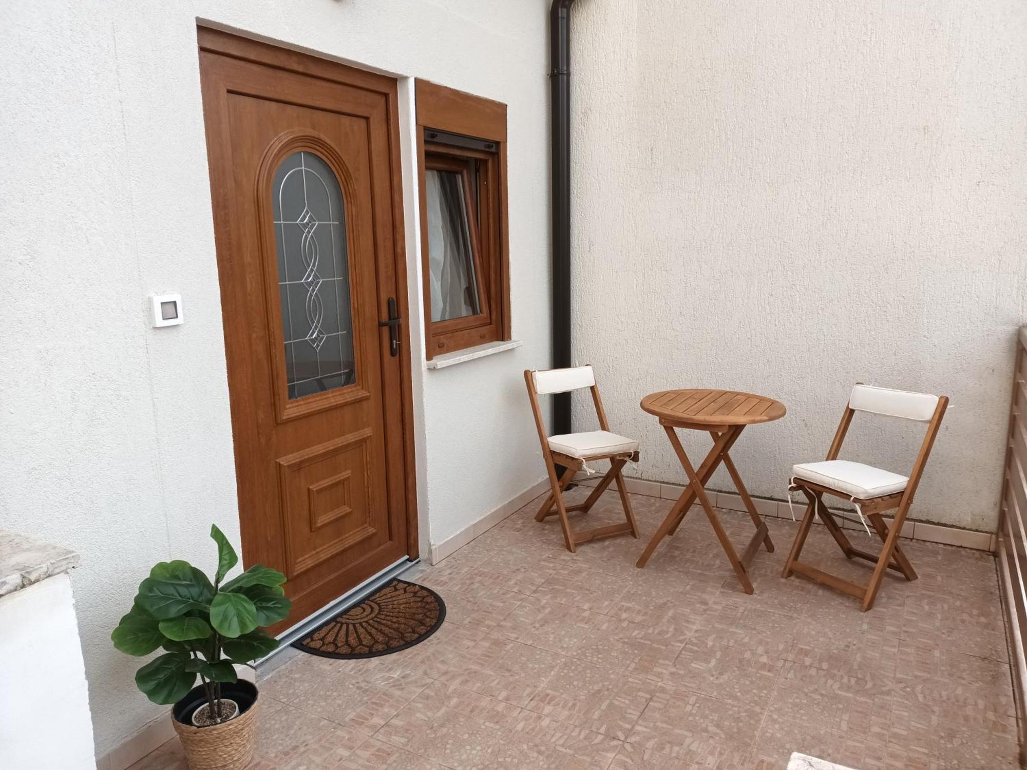 Studio Apartman Dori Pola Esterno foto